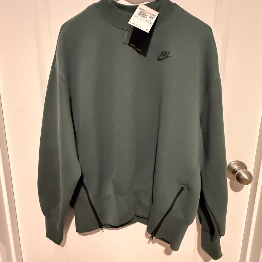 Nike Tech Fleece Women’s XS Oversized Crewneck Sweatshirt Vintage Green NWT
